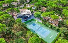 8غرفة ویلا  710 متر مربع خیرونا (شهر), اسپانیا. 2,800,000 €
