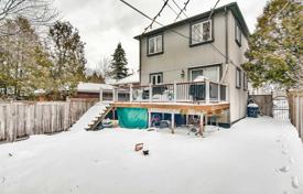 11غرفة خانه  East York, کانادا. C$1,896,000