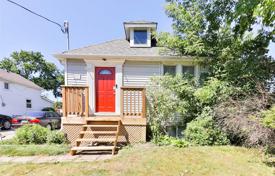 خانه  – Etobicoke, تورنتو, انتاریو,  کانادا. C$1,207,000