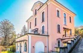 ویلا  – Stresa, Piedmont, ایتالیا. 950,000 €