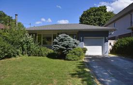 خانه  – Etobicoke, تورنتو, انتاریو,  کانادا. C$1,324,000