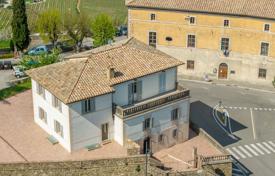 20غرفة کاخ  1205 متر مربع Montalcino, ایتالیا. 1,950,000 €