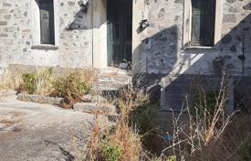 دو خانه بهم چسبیده – Napi, Lesbos, جزایر اژه,  یونان. 69,000 €