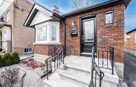 خانه  – Pape Avenue, تورنتو, انتاریو,  کانادا. C$1,479,000