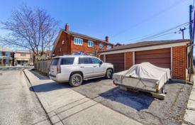  دو خانه بهم متصل – Dufferin Street, تورنتو, انتاریو,  کانادا. C$1,464,000