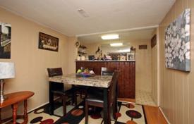 8غرفة خانه  York, کانادا. C$1,278,000