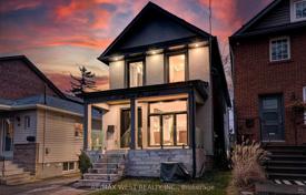 خانه  – Etobicoke, تورنتو, انتاریو,  کانادا. C$2,370,000