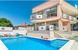 3غرفة خانه  240 متر مربع Novigrad (Istria County), کرواسی. 1,700,000 €