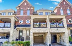 3غرفة  دو خانه بهم متصل Etobicoke, کانادا. C$1,168,000