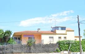 دو خانه بهم چسبیده – کاستلدفلز, کاتالونیا, اسپانیا. Price on request