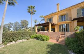 7غرفة  دو خانه بهم متصل 245 متر مربع Sotogrande, اسپانیا. 750,000 €