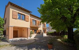 11غرفة کاخ  338 متر مربع Montepulciano, ایتالیا. 550,000 €
