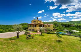 6غرفة خانه  300 متر مربع Motovun, کرواسی. 650,000 €
