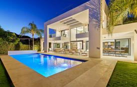 6غرفة ویلا  697 متر مربع Nueva Andalucia, اسپانیا. 3,895,000 €