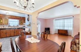 3غرفة خانه  نورث یورک, کانادا. C$1,370,000
