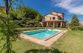 10غرفة کاخ  292 متر مربع Terni, ایتالیا. 590,000 €
