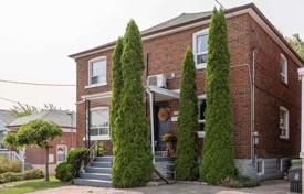  دو خانه بهم متصل – Etobicoke, تورنتو, انتاریو,  کانادا. C$922,000