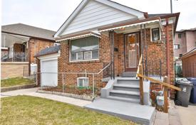 6غرفة خانه  York, کانادا. C$1,074,000