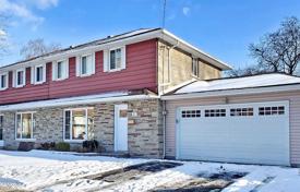 دو خانه بهم متصل – اسکاربرو، تورنتو, تورنتو, انتاریو,  کانادا. C$964,000