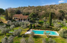 8غرفة کاخ  215 متر مربع Monte San Savino, ایتالیا. 640,000 €