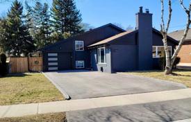 خانه  – Etobicoke, تورنتو, انتاریو,  کانادا. C$1,640,000