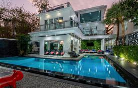 8غرفة ویلا  800 متر مربع Chonburi, تایلند. $742,000