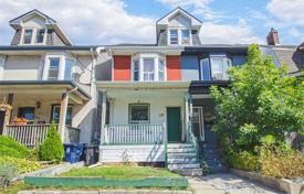  دو خانه بهم متصل – Pape Avenue, تورنتو, انتاریو,  کانادا. C$1,215,000