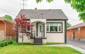 خانه  – Etobicoke, تورنتو, انتاریو,  کانادا. C$1,044,000
