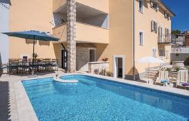 8غرفة خانه  300 متر مربع Vodnjan, کرواسی. 749,000 €