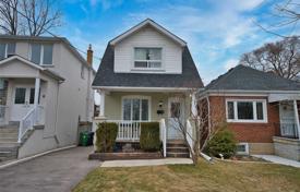 خانه  – East York, تورنتو, انتاریو,  کانادا. C$1,042,000