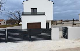3غرفة خانه  200 متر مربع Svetvinčenat, کرواسی. 420,000 €