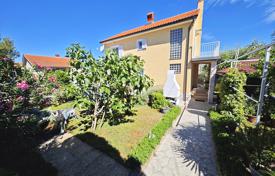 9غرفة خانه  250 متر مربع Malinska, کرواسی. 710,000 €